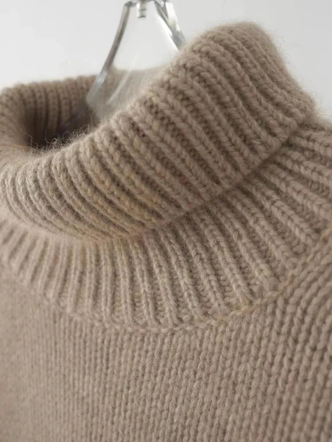 ANNA | Casualowy sweter z golfem